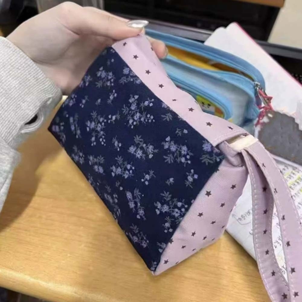 Korean Lifestyle & Kids Boutique Photos - Bolsa de maquillaje con estampado floral